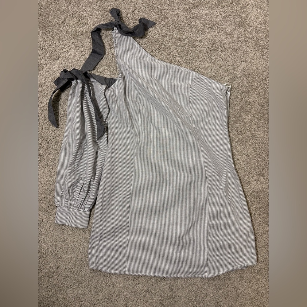 Revolve Lovers + Friends Grey Striped Ribbon Tie one Shoulder Mini Dress M NWT - Picture 5 of 11